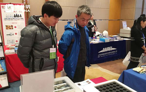 现场用户与格丹纳工程师进行多层次交流