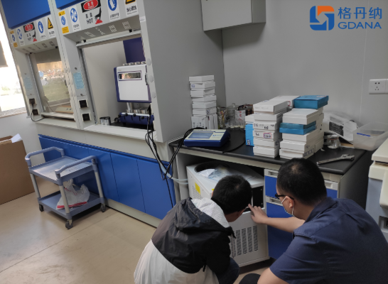 我司工程师和实验室工作人员培训操作