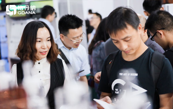 现场老师、专业人士与格丹纳工程师一对一交流