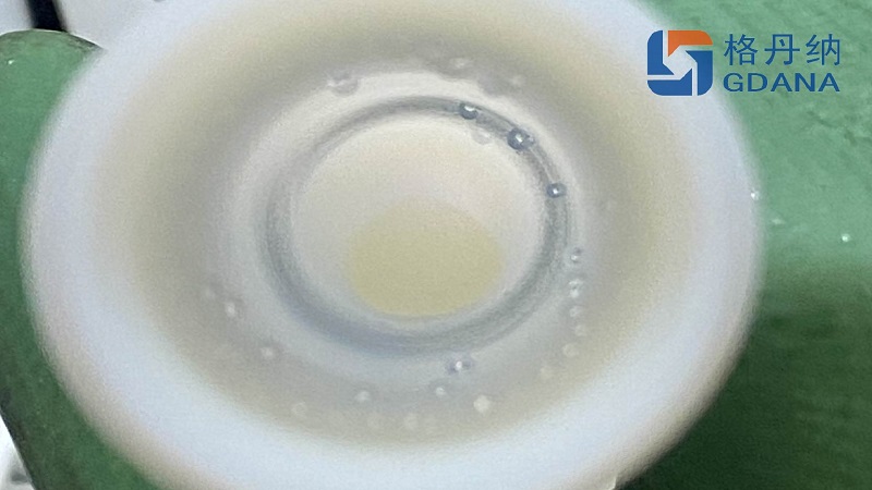 液体呈粘稠状 液体呈粘稠状